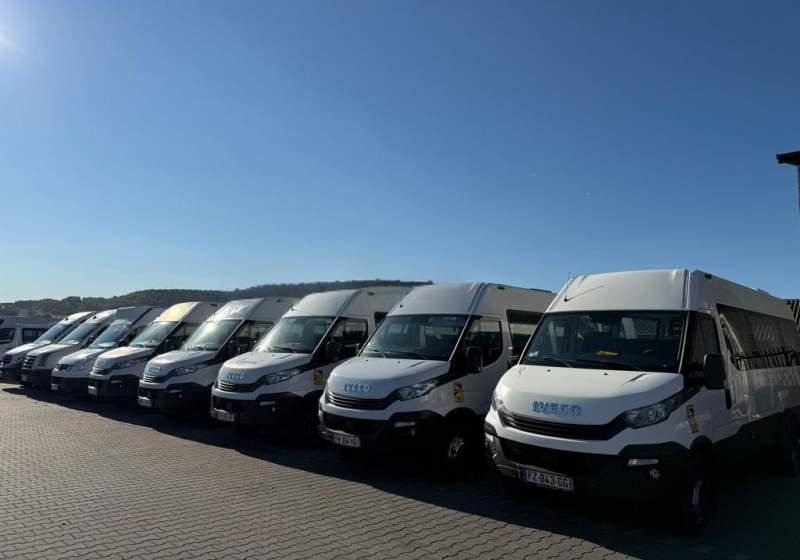 Iveco DAILY / CRAFTER / SPRINTER / WING / 23 MIEJSCA - Minibus, Persontransport: billede 1 Iveco DAILY / CRAFTER / SPRINTER / WING / 23 MIEJSCA - Minibus, Persontransport: billede 1