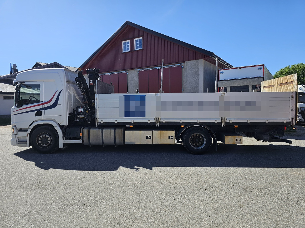 Scania P320 - Lastbil med lad, Lastbil med kran: billede 2 Scania P320 - Lastbil med lad, Lastbil med kran: billede 2