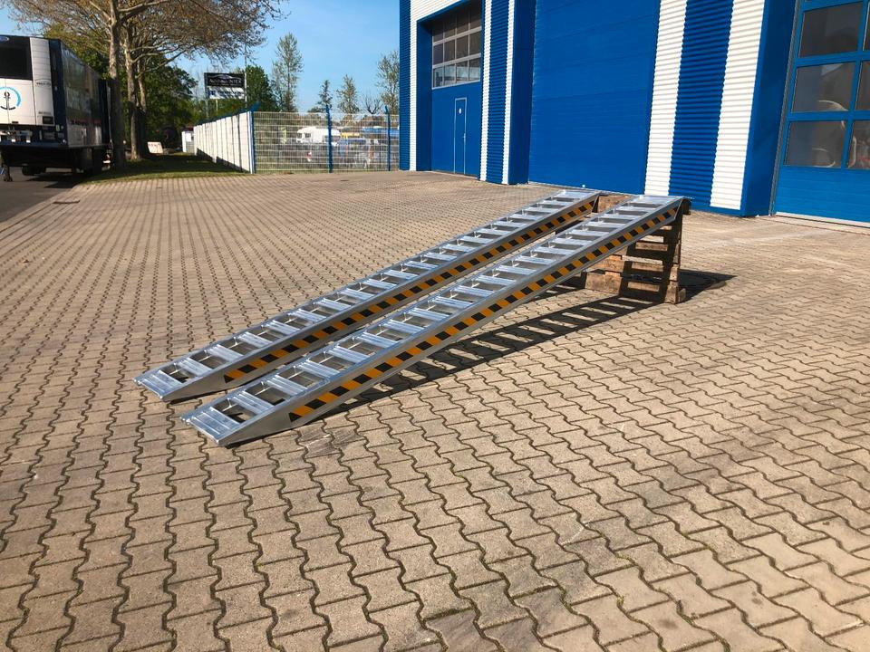 Alurampen Satz 4m 4000KG Minibagger Minilader Quad Auffahrrampe *INKL.19% MWST* - Læsserampe: billede 1 Alurampen Satz 4m 4000KG Minibagger Minilader Quad Auffahrrampe *INKL.19% MWST* - Læsserampe: billede 1