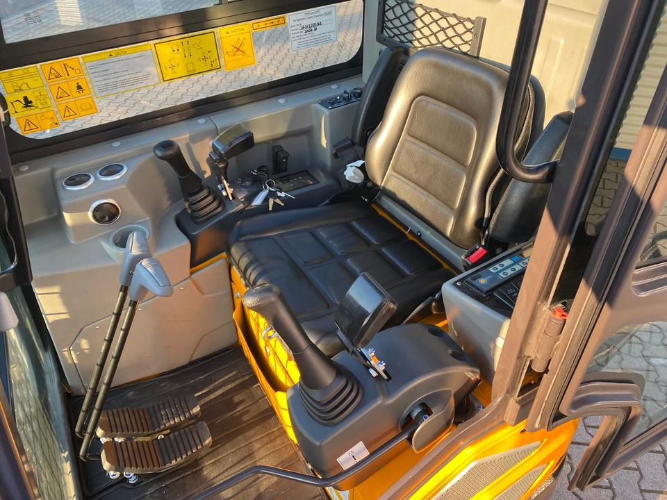 Minigravemaskine Minibagger BK2000NKSR inkl. Zubehörpaket *INKL.19% MWST*BERGER KRAUS*KUBOTA* KLIMA*SCHWENKARM*VERSTELLFAHRWERK*: billede 12 Minigravemaskine Minibagger BK2000NKSR inkl. Zubehörpaket *INKL.19% MWST*BERGER KRAUS*KUBOTA* KLIMA*SCHWENKARM*VERSTELLFAHRWERK*: billede 12