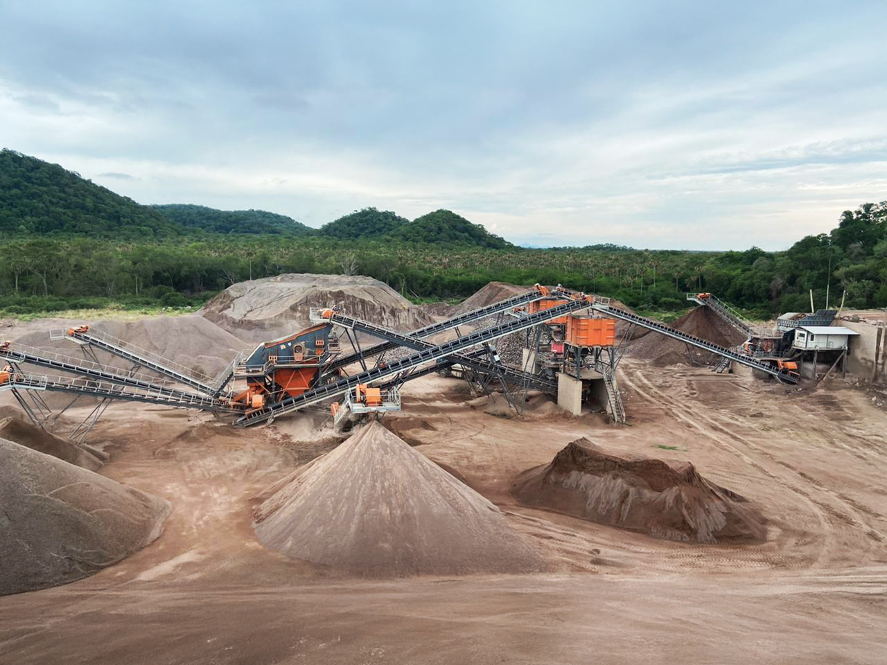 Constmach Installation Stationnaire de Concassage et de Criblage de Pierres 50 à 1 000 TPH - Knuser: billede 5 Constmach Installation Stationnaire de Concassage et de Criblage de Pierres 50 à 1 000 TPH - Knuser: billede 5