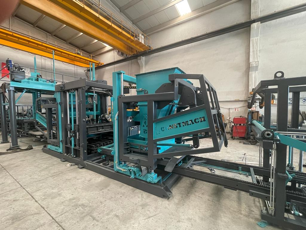 Constmach Machine à Fabriquer des Briquettes BS-42 (Machine à Fabriquer des Blocs de Béton) - Blokstensmaskine: billede 1 Constmach Machine à Fabriquer des Briquettes BS-42 (Machine à Fabriquer des Blocs de Béton) - Blokstensmaskine: billede 1