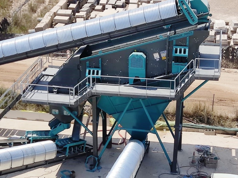 Constmach Vibrating Screen Systems 70-95 Tph 2-3-4 Stages 1200x4000 Mm - Sorterværk: billede 3 Constmach Vibrating Screen Systems 70-95 Tph 2-3-4 Stages 1200x4000 Mm - Sorterværk: billede 3