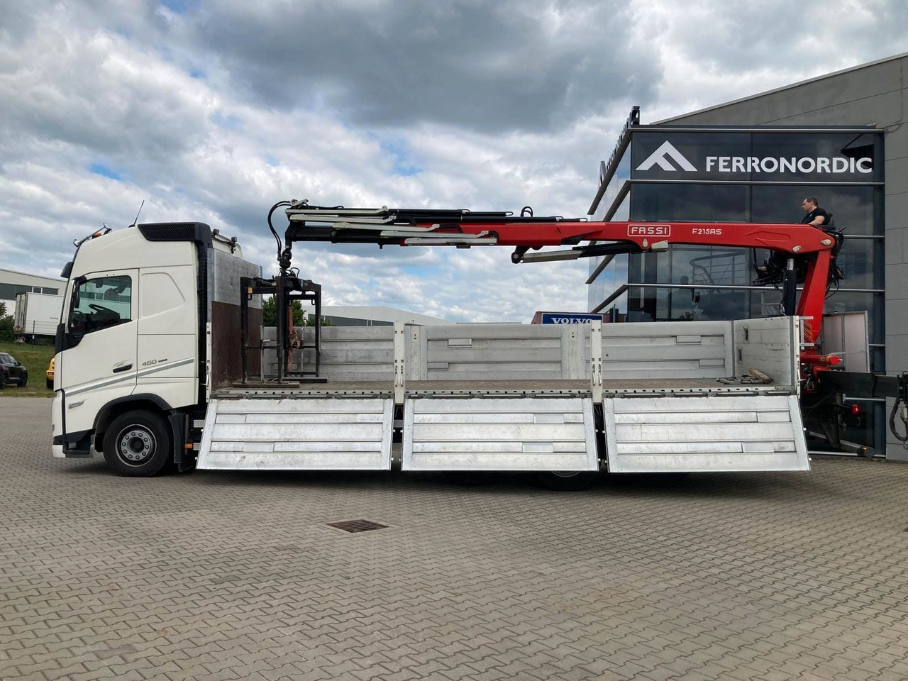 Volvo FH460 8x2 TRIDEM VLA&NLA gelenkt*FASSI F215AS.24 - Lastbil med kran: billede 3 Volvo FH460 8x2 TRIDEM VLA&NLA gelenkt*FASSI F215AS.24 - Lastbil med kran: billede 3