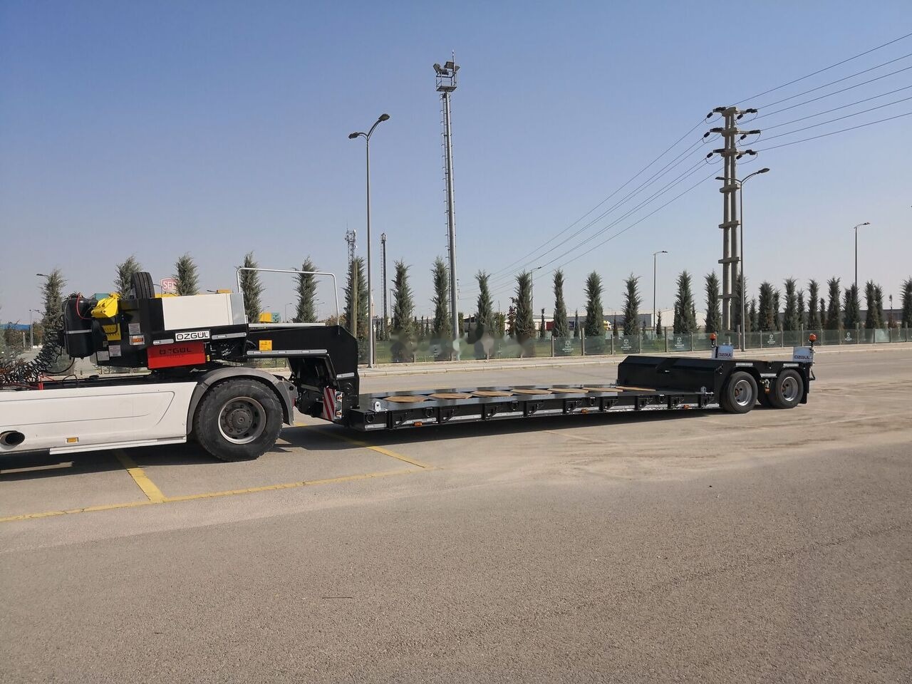 Özgül 2 AXLE LOW LOADER SEMI TRAILER - Nedbygget platform sættevogn: billede 2 Özgül 2 AXLE LOW LOADER SEMI TRAILER - Nedbygget platform sættevogn: billede 2