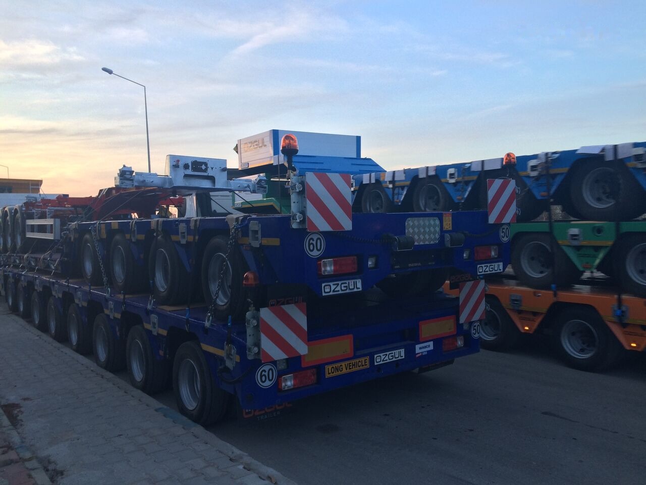 Ny Nedbygget platform påhængsvogn til transportering tungemaskiner Özgül 8 AXLE LOWBED SEMI TRAILER: billede 24