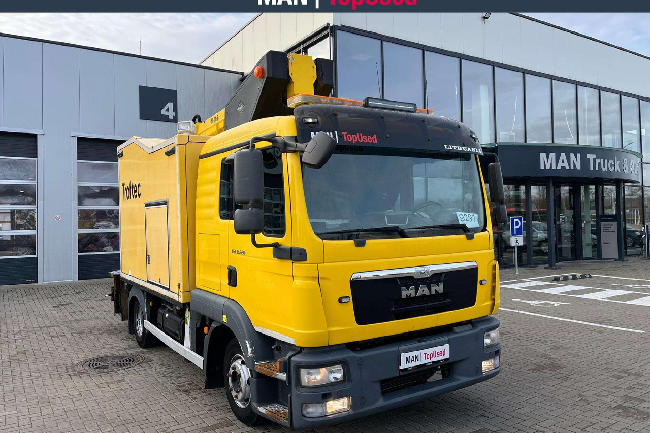 MAN 8.220 4X2 bokštelis(9291) - Lastbil med kran: billede 2 MAN 8.220 4X2 bokštelis(9291) - Lastbil med kran: billede 2