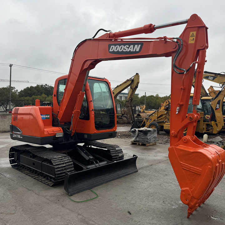 Doosan DX75-9C Used Excavator Crawler Second Hand Korean Engine DX75-9C Small Digger for Home or Farm - Bæltegravemaskine: billede 1 Doosan DX75-9C Used Excavator Crawler Second Hand Korean Engine DX75-9C Small Digger for Home or Farm - Bæltegravemaskine: billede 1