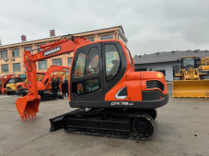 Hot Sale Used Doosan DX75-9C Excavator Doosan 7.5 Ton Crawler Digger Original Equipment - Bæltegravemaskine: billede 2 Hot Sale Used Doosan DX75-9C Excavator Doosan 7.5 Ton Crawler Digger Original Equipment - Bæltegravemaskine: billede 2