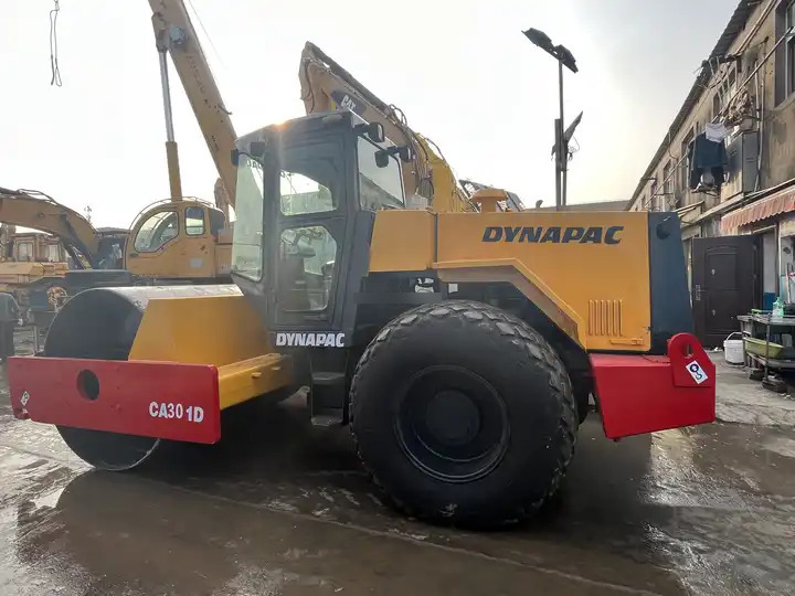 Hot-Selling Used Dynapac Ca30d Road Roller In Stock Good Condition And Quality Assurance Low Price And Low Working Hours On Sale - Vejtromle: billede 4 Hot-Selling Used Dynapac Ca30d Road Roller In Stock Good Condition And Quality Assurance Low Price And Low Working Hours On Sale - Vejtromle: billede 4