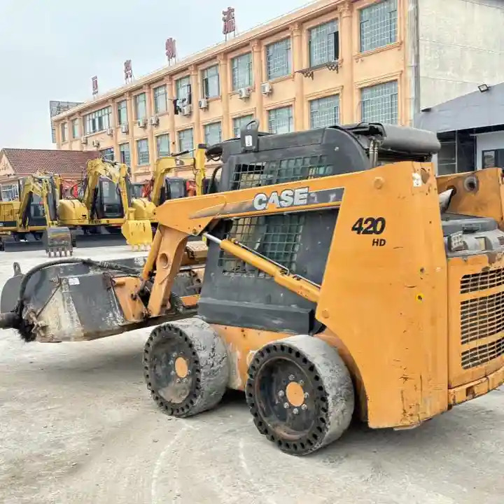 Original Second hand CASE skid steer loader 420 for sale compact skid steers loaders 440 430 420 in stock - Skridstyret minilæsser: billede 3 Original Second hand CASE skid steer loader 420 for sale compact skid steers loaders 440 430 420 in stock - Skridstyret minilæsser: billede 3