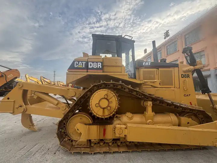 Used Caterpillar bulldozer CAT D8R on sale - Bulldozer: billede 3 Used Caterpillar bulldozer CAT D8R on sale - Bulldozer: billede 3