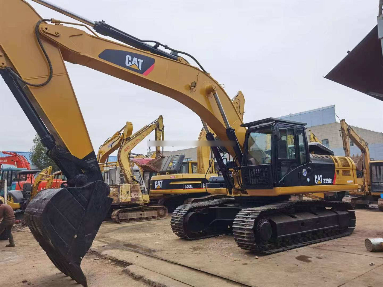 Used Caterpillar excavator CAT 329DL in good condition for sale - Bæltegravemaskine: billede 2 Used Caterpillar excavator CAT 329DL in good condition for sale - Bæltegravemaskine: billede 2