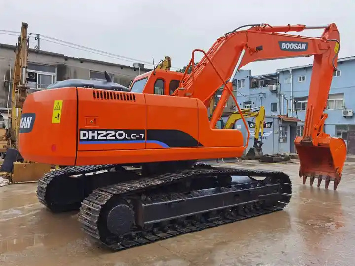 Used Doosan DH220-7 excavator on sale with manual engine made in Korea - Bæltegravemaskine: billede 5 Used Doosan DH220-7 excavator on sale with manual engine made in Korea - Bæltegravemaskine: billede 5