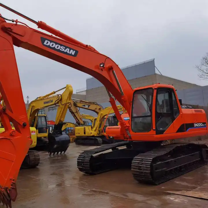 Used Doosan DH220-7 excavator on sale with manual engine made in Korea - Bæltegravemaskine: billede 1 Used Doosan DH220-7 excavator on sale with manual engine made in Korea - Bæltegravemaskine: billede 1