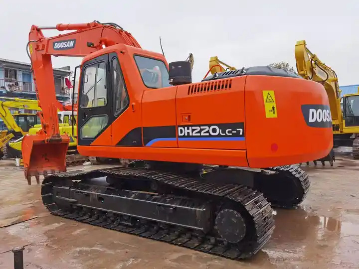Used Doosan DH220-7 excavator on sale with manual engine made in Korea - Bæltegravemaskine: billede 3 Used Doosan DH220-7 excavator on sale with manual engine made in Korea - Bæltegravemaskine: billede 3