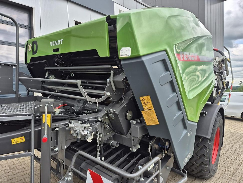 J.Reiff Sarl
Herr Stefan Neukirch - 77 Z.I in den - Rundballepresse, Indpakker: billede 2 J.Reiff Sarl
Herr Stefan Neukirch - 77 Z.I in den - Rundballepresse, Indpakker: billede 2