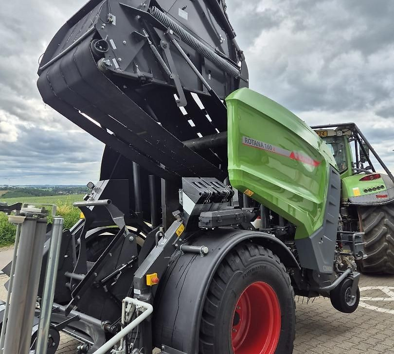 J.Reiff Sarl
Herr Stefan Neukirch - 77 Z.I in den - Rundballepresse, Indpakker: billede 5 J.Reiff Sarl
Herr Stefan Neukirch - 77 Z.I in den - Rundballepresse, Indpakker: billede 5