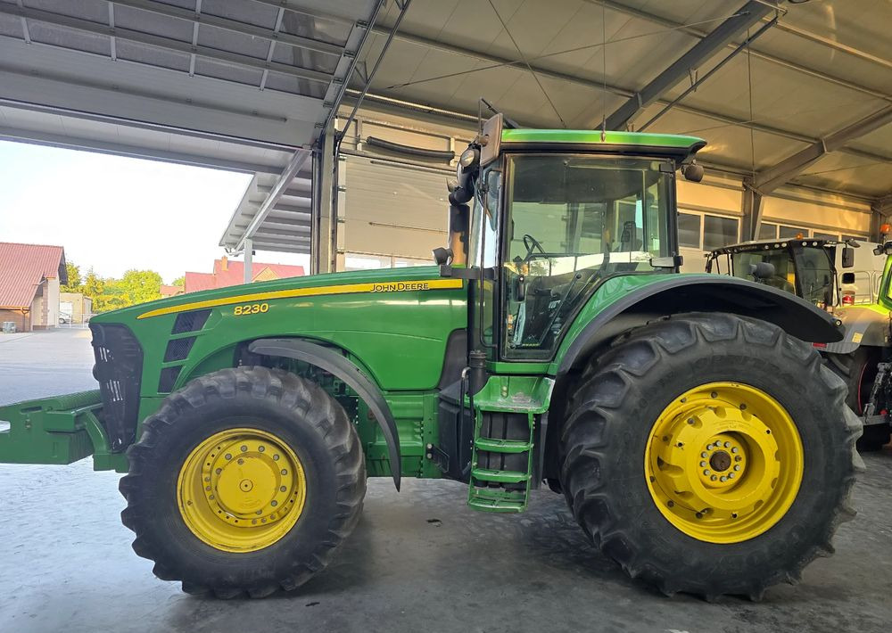 John Deere 8230 - Traktor: billede 3 John Deere 8230 - Traktor: billede 3