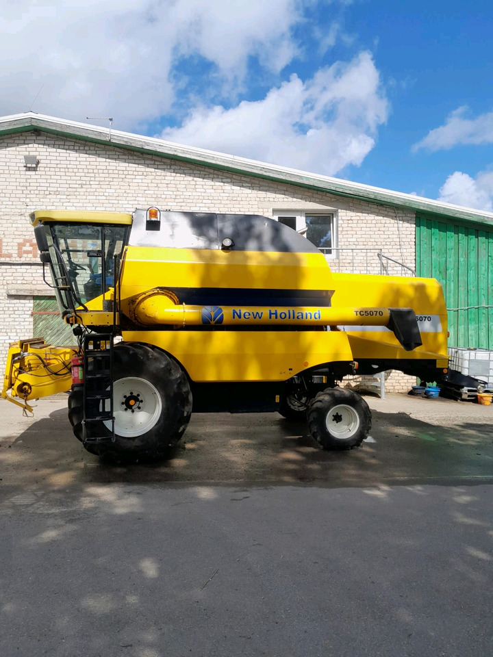 New Holland TC5070 - Mejetærsker: billede 3 New Holland TC5070 - Mejetærsker: billede 3