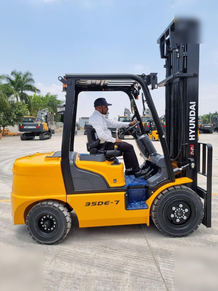 HYUNDAI 35DE-7 - Gaffeltruck: billede 2 HYUNDAI 35DE-7 - Gaffeltruck: billede 2