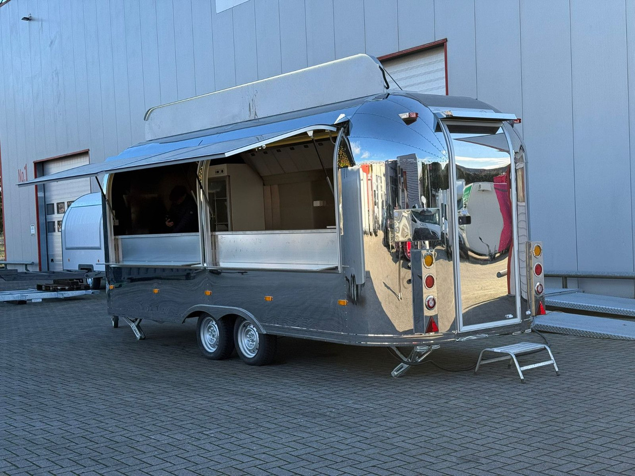 Esselmann Delistar Foodtruck 6000 ähn. Airstream - Salgsvogn: billede 3 Esselmann Delistar Foodtruck 6000 ähn. Airstream - Salgsvogn: billede 3