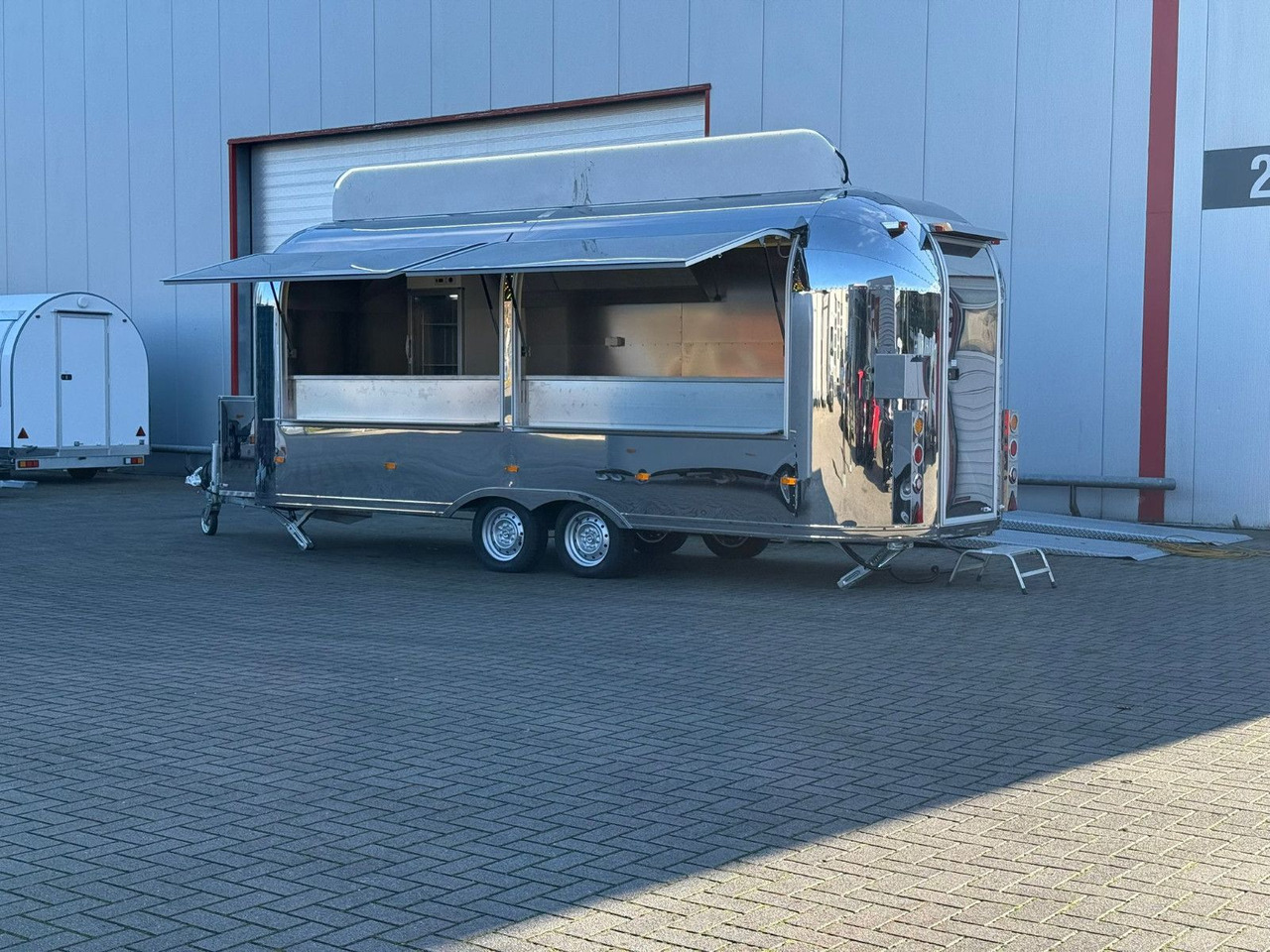 Esselmann Delistar Foodtruck 6000 ähn. Airstream - Salgsvogn: billede 1 Esselmann Delistar Foodtruck 6000 ähn. Airstream - Salgsvogn: billede 1