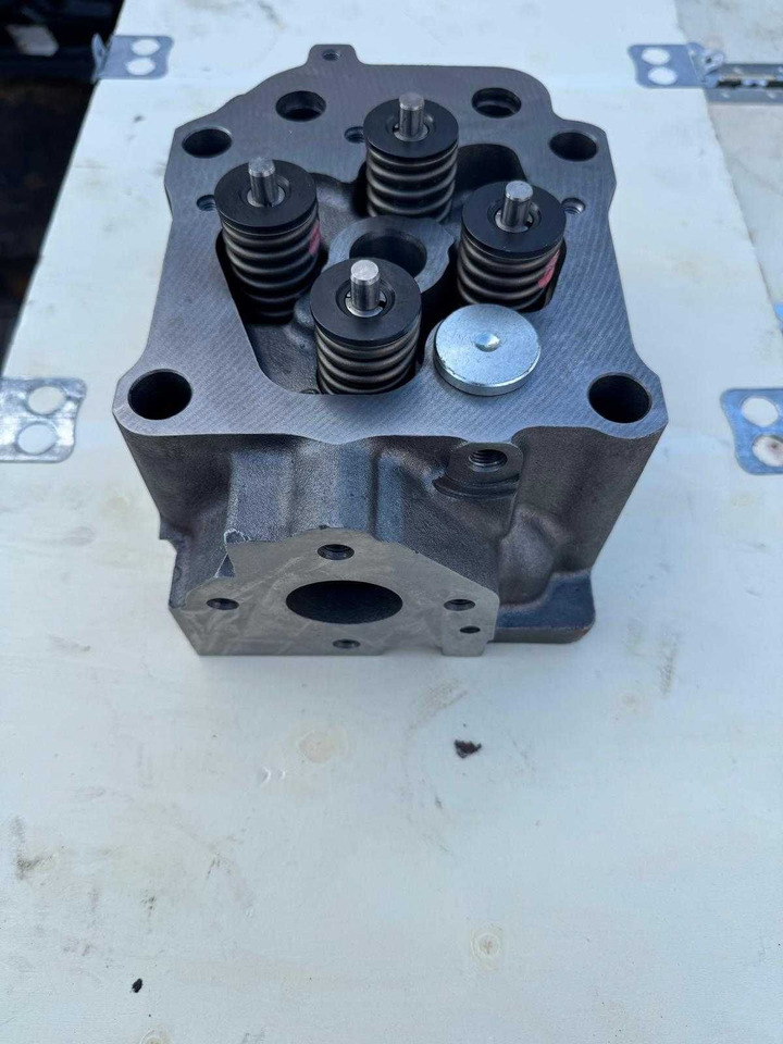 Głowica do silnika Mercedes om 501/541 Jaguar ROPA CLAAS e5 stg3 - Motor: billede 1 Głowica do silnika Mercedes om 501/541 Jaguar ROPA CLAAS e5 stg3 - Motor: billede 1