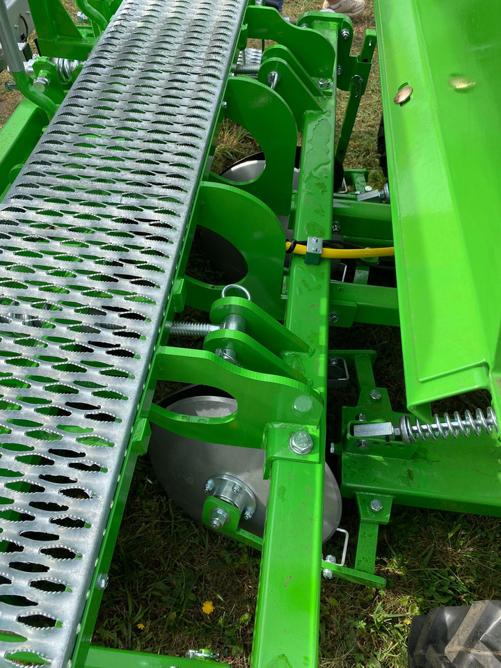 Bomet Kartoffelpflanzmaschine / Potato planter / Planteuse de pomme de terre / Piantapatate / Sadzarka ziemniaków - Kartoffellægger: billede 5 Bomet Kartoffelpflanzmaschine / Potato planter / Planteuse de pomme de terre / Piantapatate / Sadzarka ziemniaków - Kartoffellægger: billede 5