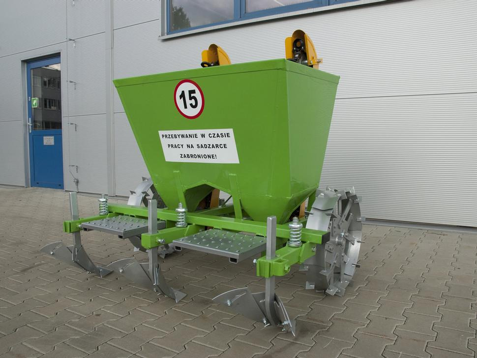 Bomet Kartoffelpflanzmaschine / Potato planter / Planteuse de pomme de terre / Piantapatate / Sadzarka ziemniaków - Kartoffellægger: billede 2 Bomet Kartoffelpflanzmaschine / Potato planter / Planteuse de pomme de terre / Piantapatate / Sadzarka ziemniaków - Kartoffellægger: billede 2