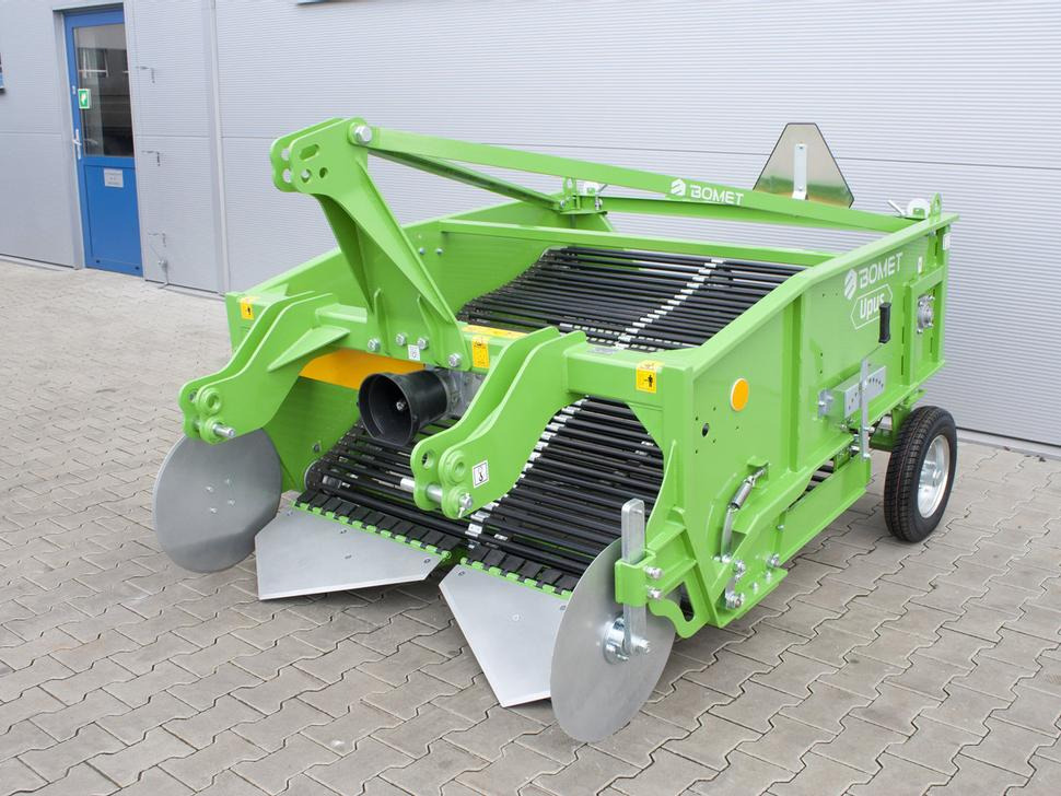 Bomet Siebkettenroder / Potato digger / Arracheuse de pomme de terre / Scavapatate / Cavador de patatas / 2-рядная картофелекопалка / Kopaczka do ziemniaków - Kartoffeloptager: billede 1 Bomet Siebkettenroder / Potato digger / Arracheuse de pomme de terre / Scavapatate / Cavador de patatas / 2-рядная картофелекопалка / Kopaczka do ziemniaków - Kartoffeloptager: billede 1