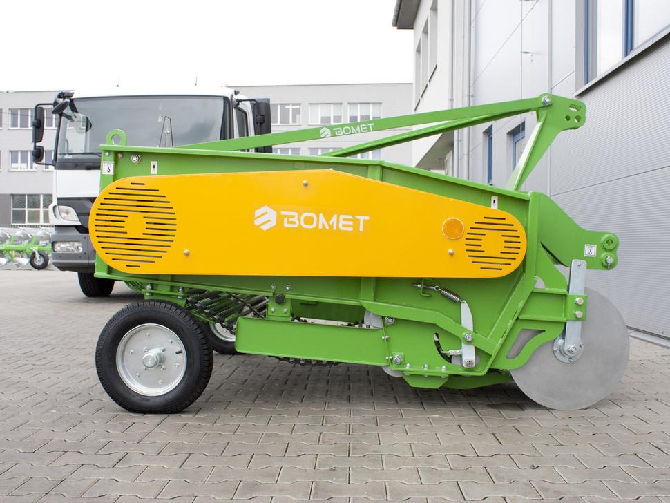 Bomet Siebkettenroder / Potato digger / Arracheuse de pomme de terre / Scavapatate / Cavador de patatas / 2-рядная картофелекопалка / Kopaczka do ziemniaków - Kartoffeloptager: billede 4 Bomet Siebkettenroder / Potato digger / Arracheuse de pomme de terre / Scavapatate / Cavador de patatas / 2-рядная картофелекопалка / Kopaczka do ziemniaków - Kartoffeloptager: billede 4