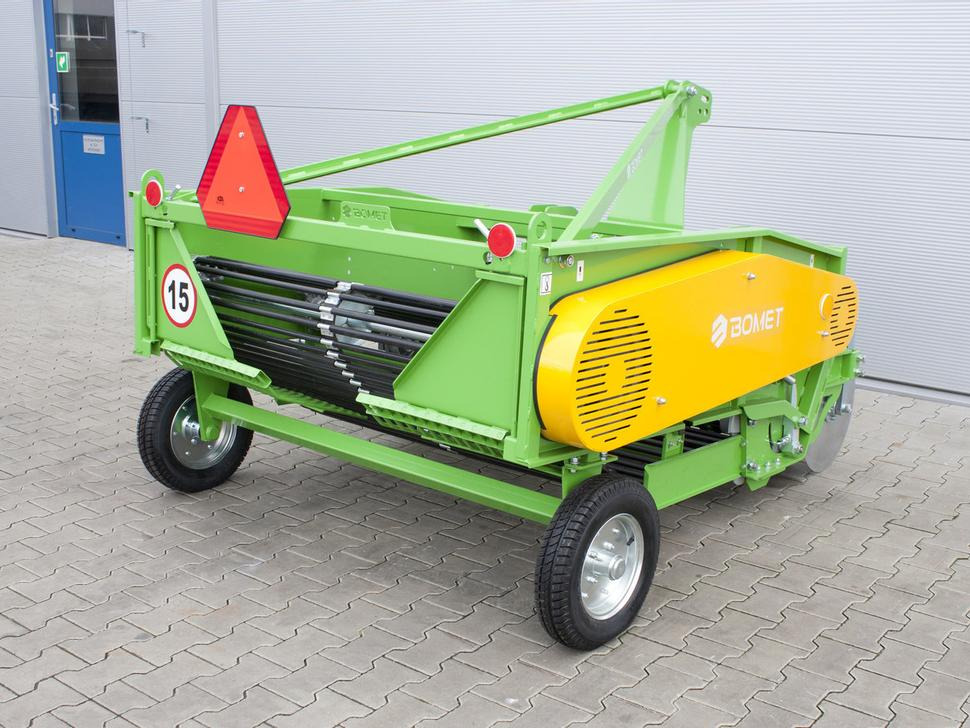 Bomet Siebkettenroder / Potato digger / Arracheuse de pomme de terre / Scavapatate / Cavador de patatas / 2-рядная картофелекопалка / Kopaczka do ziemniaków - Kartoffeloptager: billede 2 Bomet Siebkettenroder / Potato digger / Arracheuse de pomme de terre / Scavapatate / Cavador de patatas / 2-рядная картофелекопалка / Kopaczka do ziemniaków - Kartoffeloptager: billede 2