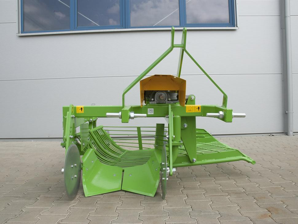 Bomet Siebkettenroder / Potato digger / Arracheuse de pomme de terre / Scavapatate / Однорядная картофельная копалка / Kopaczka do ziemniaków Ursa Z655 - Kartoffeloptager: billede 1 Bomet Siebkettenroder / Potato digger / Arracheuse de pomme de terre / Scavapatate / Однорядная картофельная копалка / Kopaczka do ziemniaków Ursa Z655 - Kartoffeloptager: billede 1