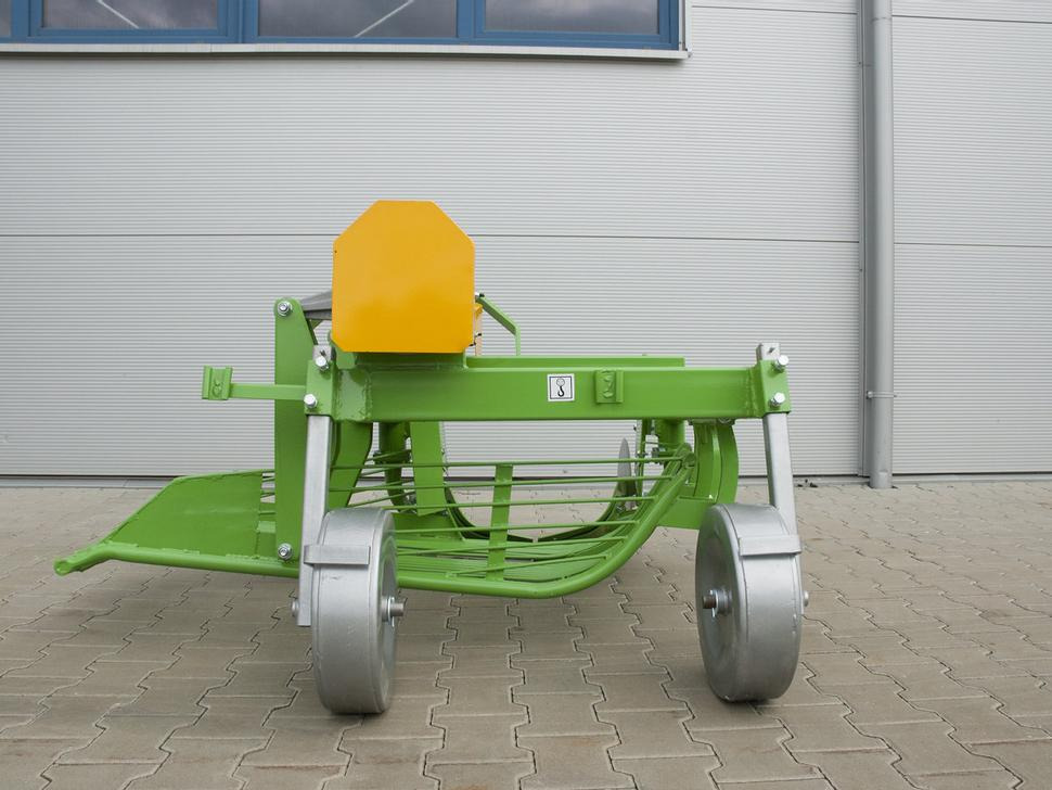 Bomet Siebkettenroder / Potato digger / Arracheuse de pomme de terre / Scavapatate / Однорядная картофельная копалка / Kopaczka do ziemniaków Ursa Z655 - Kartoffeloptager: billede 2 Bomet Siebkettenroder / Potato digger / Arracheuse de pomme de terre / Scavapatate / Однорядная картофельная копалка / Kopaczka do ziemniaków Ursa Z655 - Kartoffeloptager: billede 2