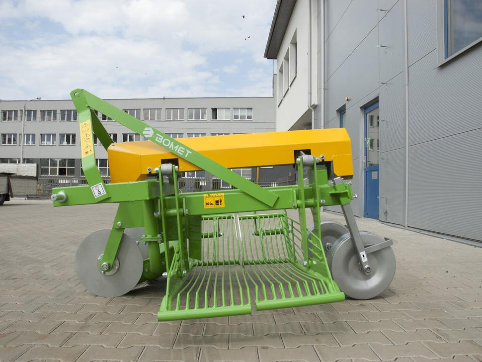 Bomet Siebkettenroder / Potato digger / Arracheuse de pomme de terre / Scavapatate / Однорядная картофельная копалка / Kopaczka do ziemniaków Ursa Z655 - Kartoffeloptager: billede 3 Bomet Siebkettenroder / Potato digger / Arracheuse de pomme de terre / Scavapatate / Однорядная картофельная копалка / Kopaczka do ziemniaków Ursa Z655 - Kartoffeloptager: billede 3