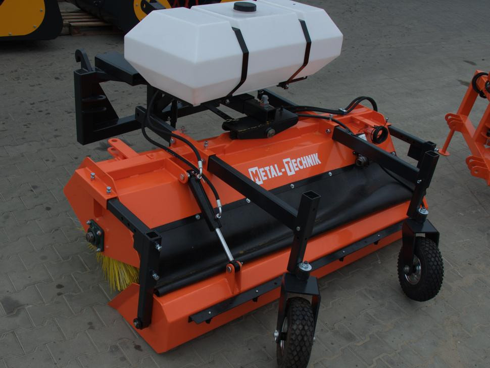 METAL-TECHNIK Kehrmaschine / Sweeper / Balayeuse / Spazzolatrice / Подметательно-уборочная машина / Zamiatarka 2 m - Børste til fejemaskiner for Frontlæsser til traktor: billede 2 METAL-TECHNIK Kehrmaschine / Sweeper / Balayeuse / Spazzolatrice / Подметательно-уборочная машина / Zamiatarka 2 m - Børste til fejemaskiner for Frontlæsser til traktor: billede 2