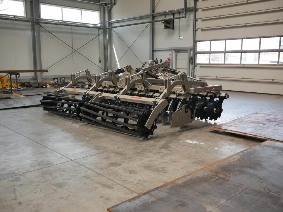 ROLEX Hydraulische Scheibenegge / Hydraulic discs harrow / Dechaumeur à disques / Erpice a dischi / Гидравлическая дисковая борона / Brona talerzowa hydraulicznie składana lekka 4 m - Tallerkenharve: billede 3 ROLEX Hydraulische Scheibenegge / Hydraulic discs harrow / Dechaumeur à disques / Erpice a dischi / Гидравлическая дисковая борона / Brona talerzowa hydraulicznie składana lekka 4 m - Tallerkenharve: billede 3