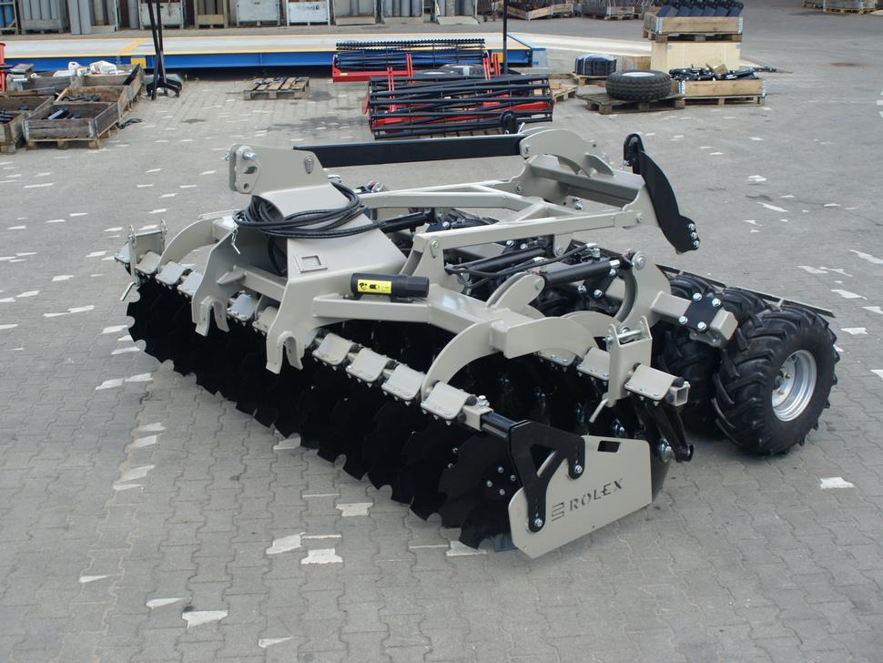 ROLEX Scheibenegge / Disc harrow with hydropack and tire roller / Dechaumeur à disques / Erpice a dischi / Дисковая борона с гидропаком и колёсным катком / Agregat talerzowy uprawowy z hydropackiem i - Tallerkenharve: billede 1 ROLEX Scheibenegge / Disc harrow with hydropack and tire roller / Dechaumeur à disques / Erpice a dischi / Дисковая борона с гидропаком и колёсным катком / Agregat talerzowy uprawowy z hydropackiem i - Tallerkenharve: billede 1