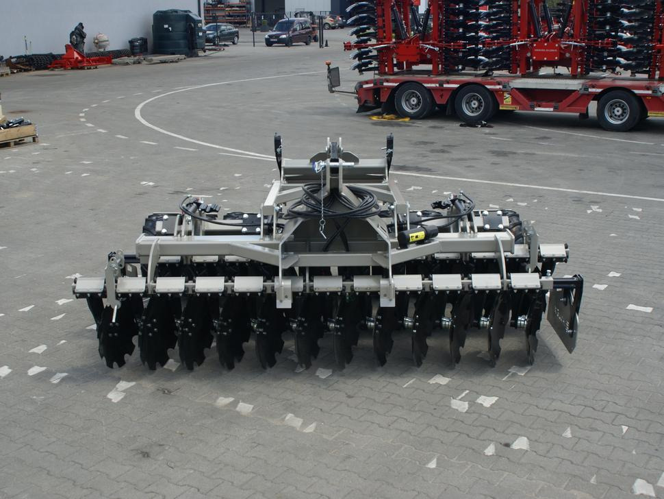 ROLEX Scheibenegge / Disc harrow with hydropack and tire roller / Dechaumeur à disques / Erpice a dischi / Дисковая борона с гидропаком и колёсным катком / Agregat talerzowy uprawowy z hydropackiem i - Tallerkenharve: billede 4 ROLEX Scheibenegge / Disc harrow with hydropack and tire roller / Dechaumeur à disques / Erpice a dischi / Дисковая борона с гидропаком и колёсным катком / Agregat talerzowy uprawowy z hydropackiem i - Tallerkenharve: billede 4