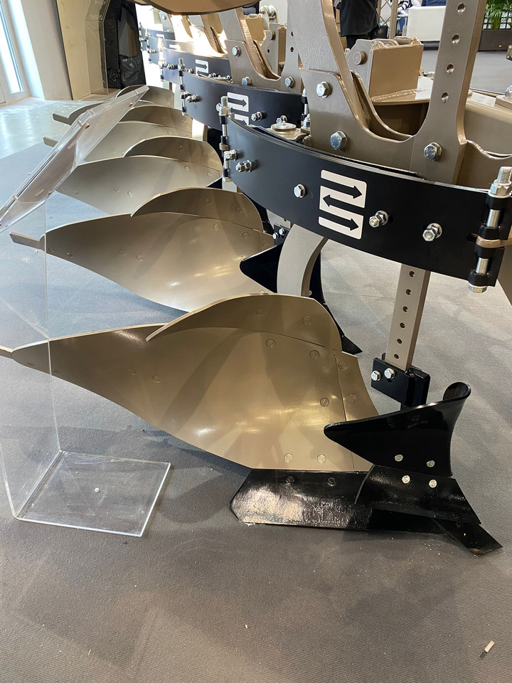 ROLEX Volldrehpflug / Rotary plough / Charrue réversible / Aratro reversibile / Оборотный плуг / Pług obrotowy 3+1 - Plov: billede 3 ROLEX Volldrehpflug / Rotary plough / Charrue réversible / Aratro reversibile / Оборотный плуг / Pług obrotowy 3+1 - Plov: billede 3