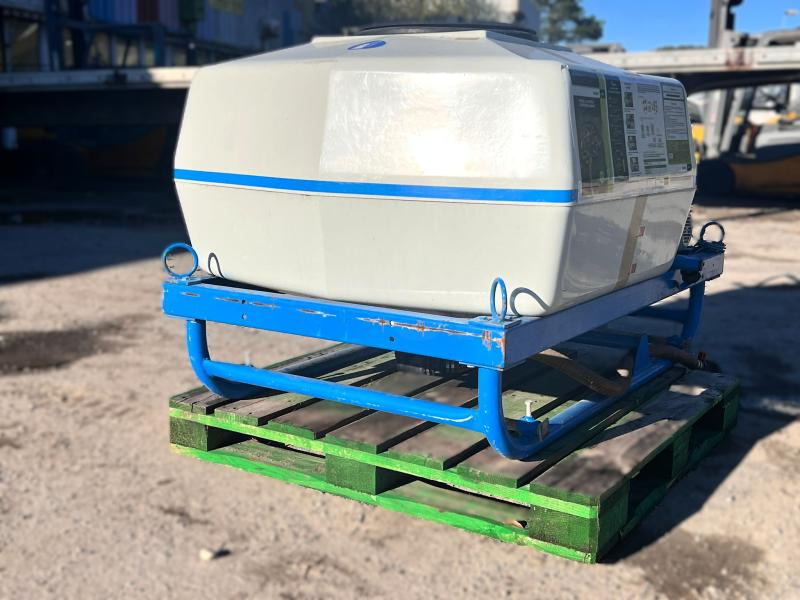 BLANCHARD CUVE D'ARROSAGE PULVERISATEUR AVEC POMPE ELECTRIQUE SUR BERCE (NET DE TVA) - Liftsprøjte: billede 5 BLANCHARD CUVE D'ARROSAGE PULVERISATEUR AVEC POMPE ELECTRIQUE SUR BERCE (NET DE TVA) - Liftsprøjte: billede 5