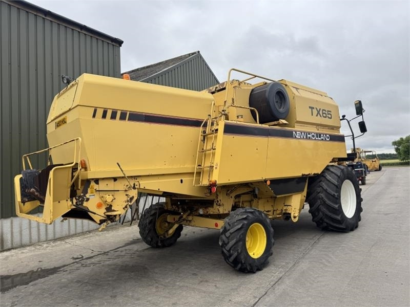 New Holland TX65 c/w 17ft Header  - Høstmaskiner tilbehør: billede 4 New Holland TX65 c/w 17ft Header  - Høstmaskiner tilbehør: billede 4