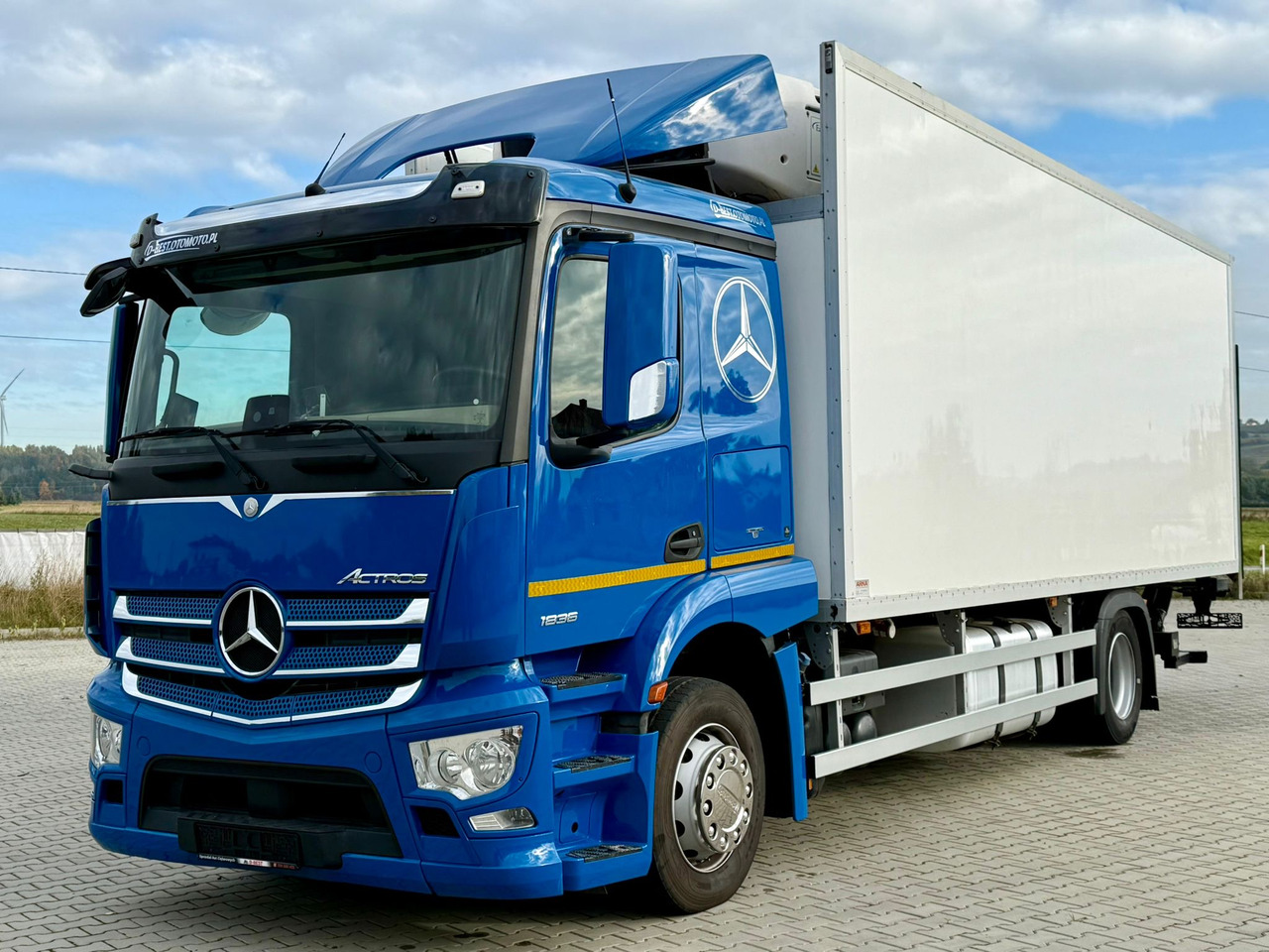 MERCEDES-BENZ ACTROS 1836 / CHŁODNIA / WINDA / 18 PALET / SILNIK 10677 cm3 / CARRIER / SYPIALKA / AUTOMAT / 2018 ROK - Kølevogn lastbil: billede 2 MERCEDES-BENZ ACTROS 1836 / CHŁODNIA / WINDA / 18 PALET / SILNIK 10677 cm3 / CARRIER / SYPIALKA / AUTOMAT / 2018 ROK - Kølevogn lastbil: billede 2