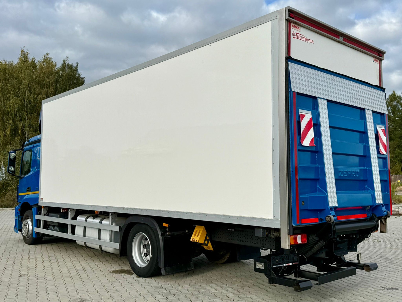 MERCEDES-BENZ ACTROS 1836 / CHŁODNIA / WINDA / 18 PALET / SILNIK 10677 cm3 / CARRIER / SYPIALKA / AUTOMAT / 2018 ROK - Kølevogn lastbil: billede 4 MERCEDES-BENZ ACTROS 1836 / CHŁODNIA / WINDA / 18 PALET / SILNIK 10677 cm3 / CARRIER / SYPIALKA / AUTOMAT / 2018 ROK - Kølevogn lastbil: billede 4