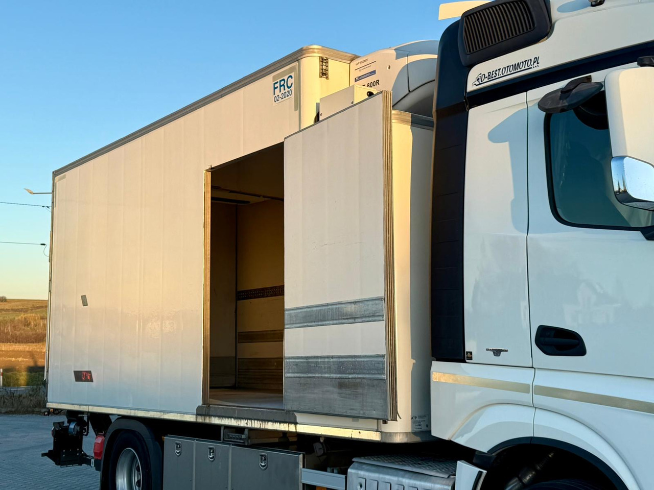 Kølevogn lastbil MERCEDES-BENZ ACTROS 1840 / CHŁODNIA / WINDA / 15 EUROPALET / 6.10 M DŁUGOŚCI / DUŻA KABINA / AUTOMAT / SPROWADZONY / SERWISOWANY / EURO 6: billede 8 Kølevogn lastbil MERCEDES-BENZ ACTROS 1840 / CHŁODNIA / WINDA / 15 EUROPALET / 6.10 M DŁUGOŚCI / DUŻA KABINA / AUTOMAT / SPROWADZONY / SERWISOWANY / EURO 6: billede 8