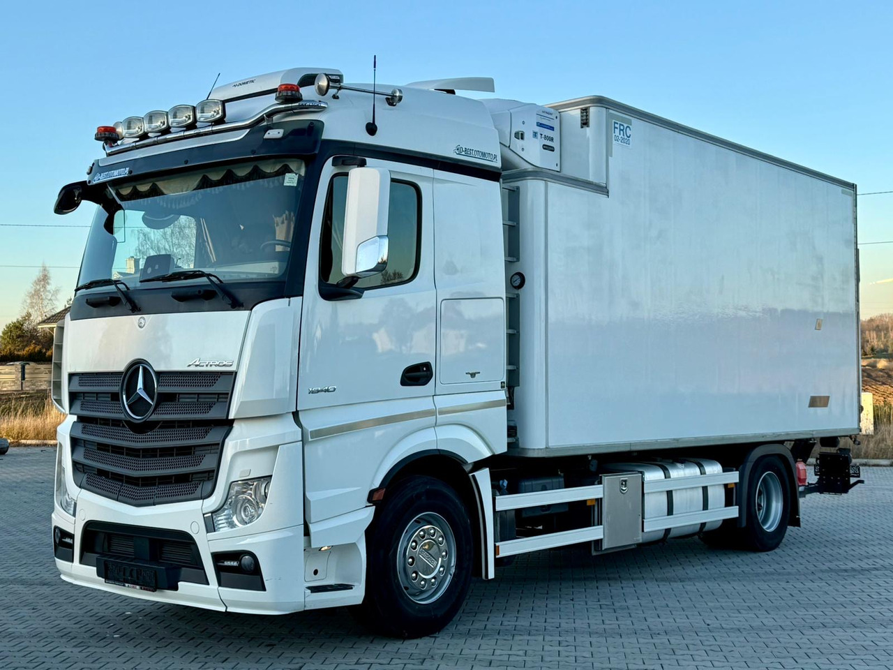 MERCEDES-BENZ ACTROS 1840 / CHŁODNIA / WINDA / 15 EUROPALET / 6.10 M DŁUGOŚCI / DUŻA KABINA / AUTOMAT / SPROWADZONY / SERWISOWANY / EURO 6 - Kølevogn lastbil: billede 2 MERCEDES-BENZ ACTROS 1840 / CHŁODNIA / WINDA / 15 EUROPALET / 6.10 M DŁUGOŚCI / DUŻA KABINA / AUTOMAT / SPROWADZONY / SERWISOWANY / EURO 6 - Kølevogn lastbil: billede 2