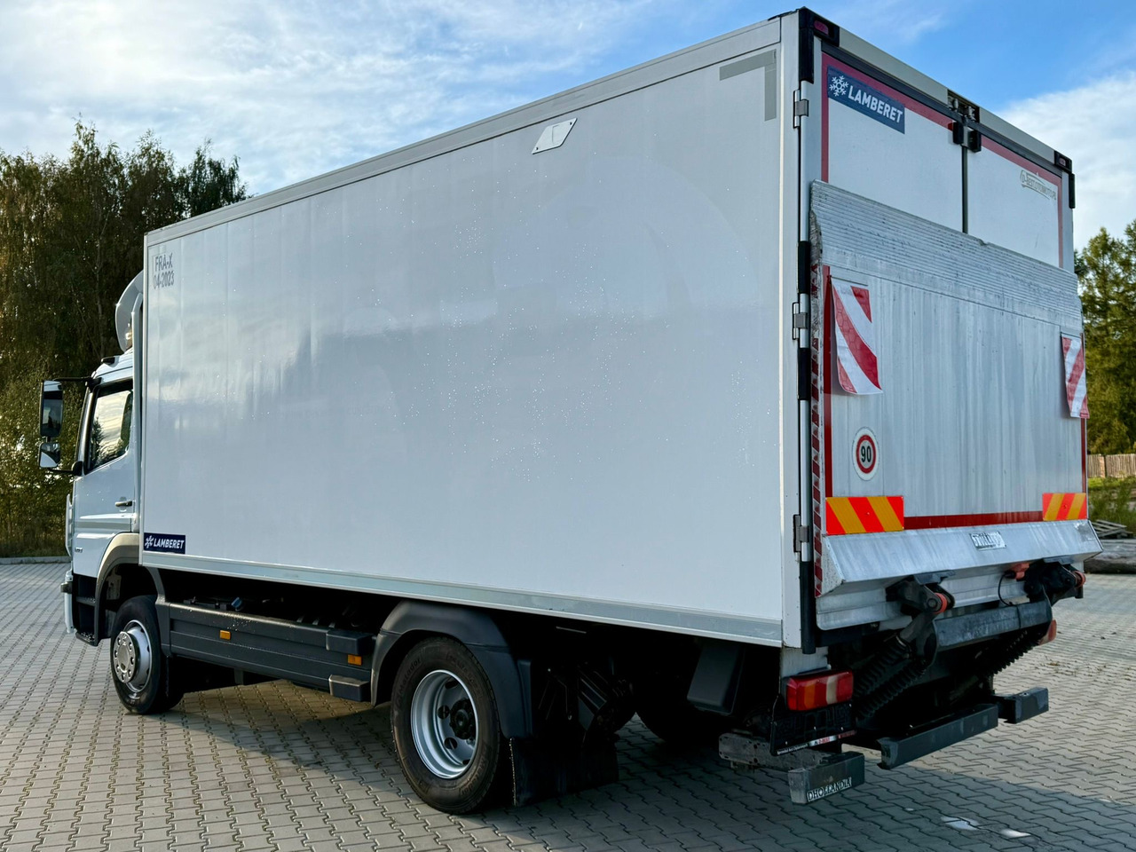 MERCEDES-BENZ ATEGO 1218 / CHŁODNIA / IZOTERMA / WINDA / 5.10 M DŁUGOŚCI / LAMBERET / AUTOMAT / 2017 ROK / 410 TYŚ KM - Kølevogn lastbil: billede 4 MERCEDES-BENZ ATEGO 1218 / CHŁODNIA / IZOTERMA / WINDA / 5.10 M DŁUGOŚCI / LAMBERET / AUTOMAT / 2017 ROK / 410 TYŚ KM - Kølevogn lastbil: billede 4