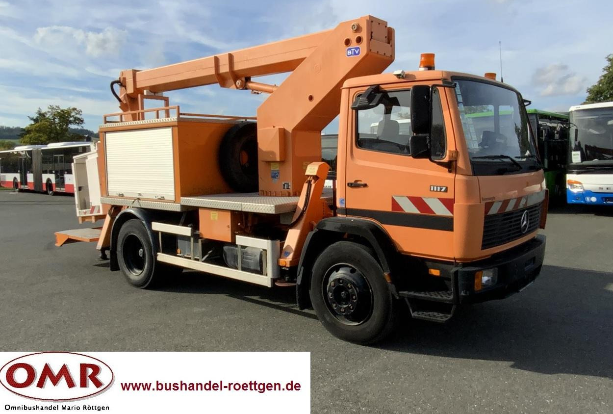 Mercedes-Benz 1117 - Lastbil med mandskabslift: billede 1 Mercedes-Benz 1117 - Lastbil med mandskabslift: billede 1