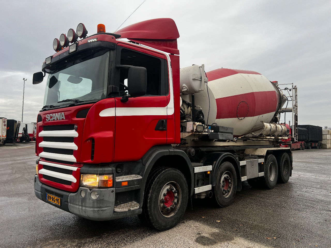 Scania G420 8x4 Liebherr 10m3 mixer met eigen motor - Betonbil: billede 1 Scania G420 8x4 Liebherr 10m3 mixer met eigen motor - Betonbil: billede 1
